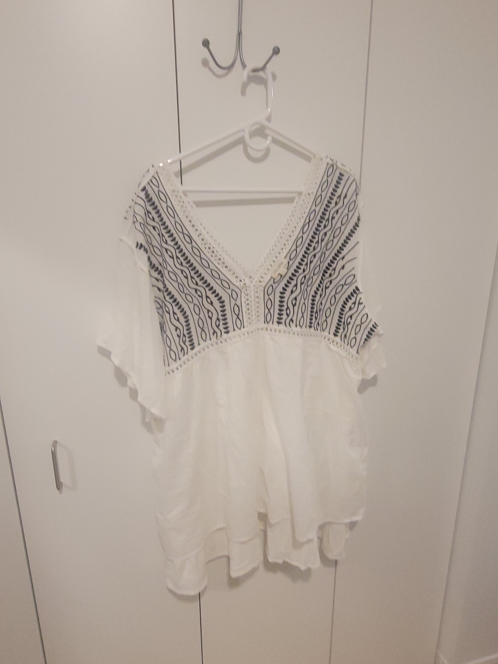 Velzera White V‑Neck Tunic with Black Embroidered Yoke
